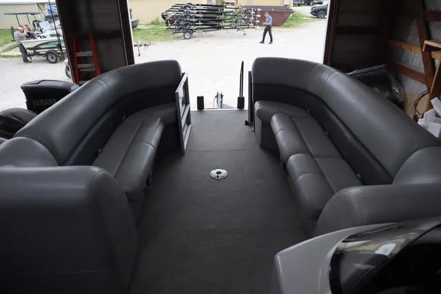 Slide: The Image of Bentley Pontoons 240 CRUISE 2019 - 12