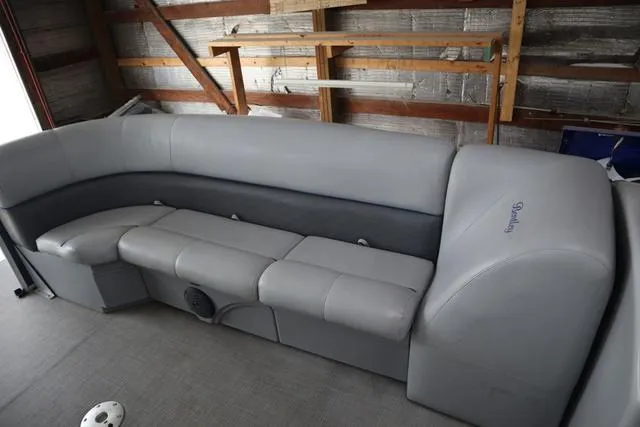 Slide: The Image of Bentley Pontoons 240 CRUISE 2019 - 13