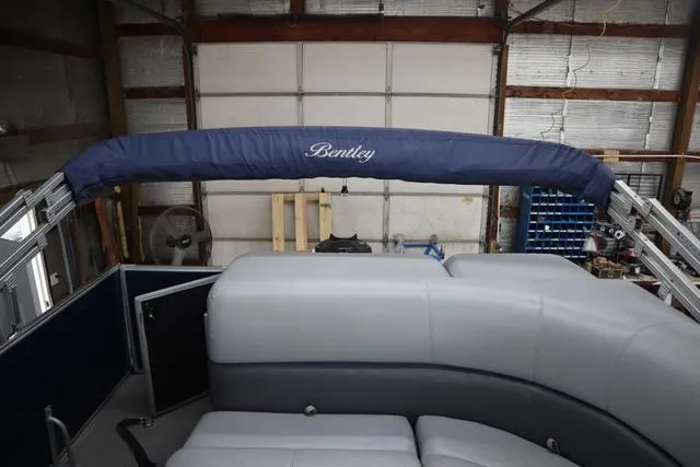 Slide: The Image of Bentley Pontoons 240 CRUISE 2019 - 15