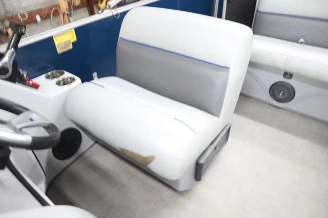 Slide: The Image of Bentley Pontoons 240 CRUISE 2019 - 6