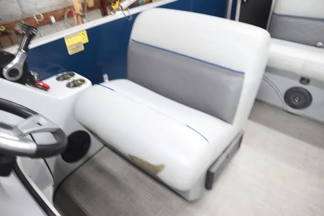 Slide: The Image of Bentley Pontoons 240 CRUISE 2019 - 7