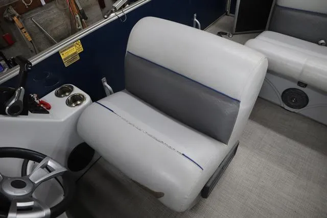 Slide: The Image of Bentley Pontoons 240 CRUISE 2019 - 9