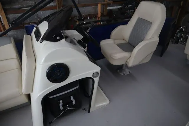 Slide: The Image of Lexington 517 SE 2021 - 6