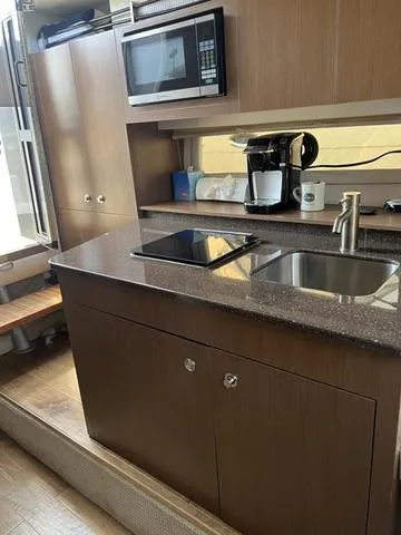 Slide: The Image of Sea Ray 310 Sundancer 2016 - 19