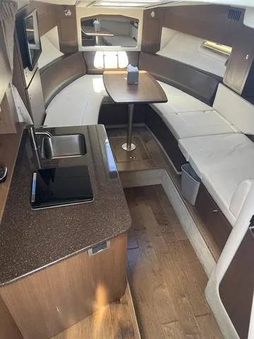Slide: The Image of Sea Ray 310 Sundancer 2016 - 40