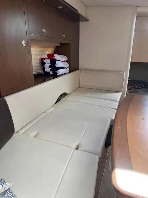 Slide: The Image of Sea Ray 310 Sundancer 2016 - 43