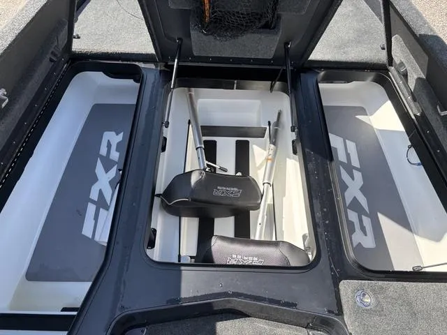 Slide: The Image of Skeeter FXR 21 APEX 2023 - 11