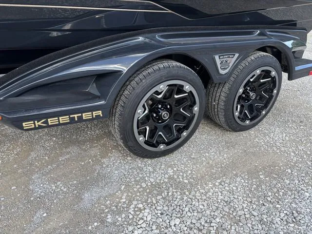 Slide: The Image of Skeeter FXR 21 APEX 2023 - 16