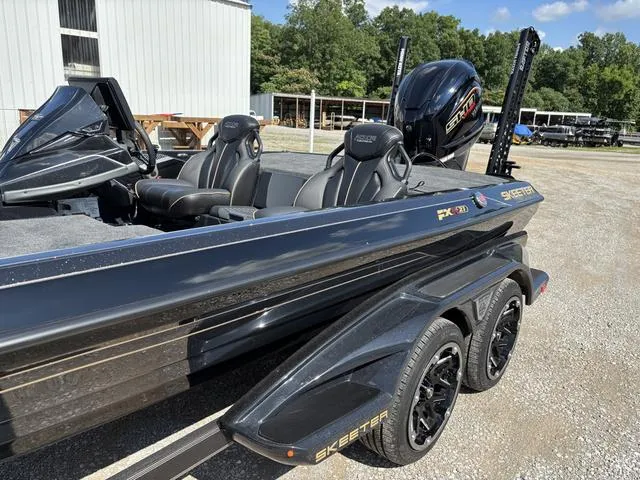 Slide: The Image of Skeeter FXR 21 APEX 2023 - 5