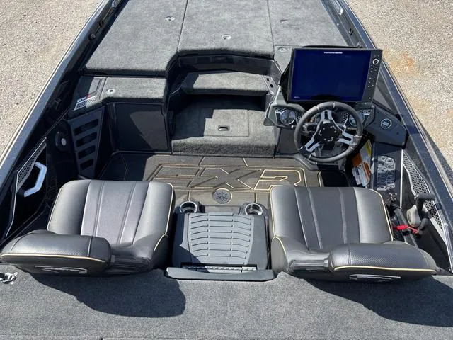 Slide: The Image of Skeeter FXR 21 APEX 2023 - 6