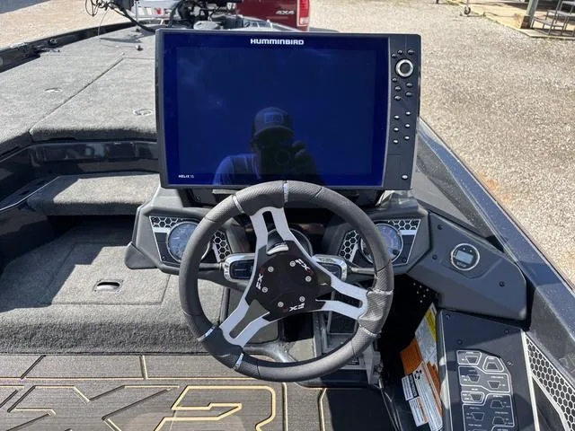 Slide: The Image of Skeeter FXR 21 APEX 2023 - 7