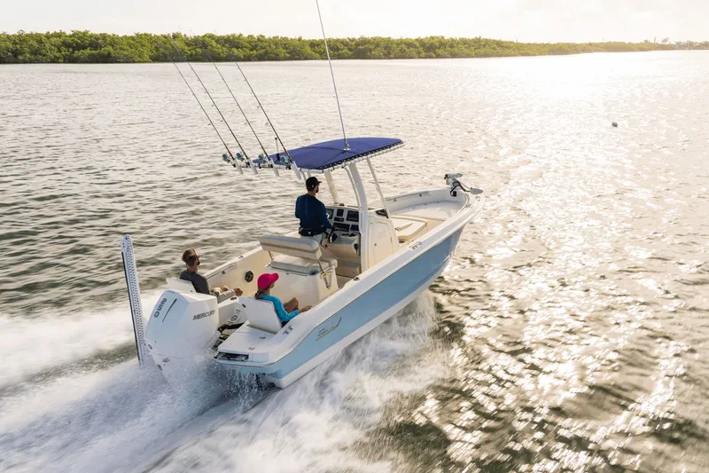 Slide: The Image of Boston Whaler 220 Dauntless 2026 - 6