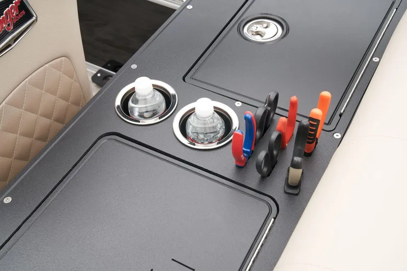 Slide: The Image of Ranger Reata 220FC 2025 - 55