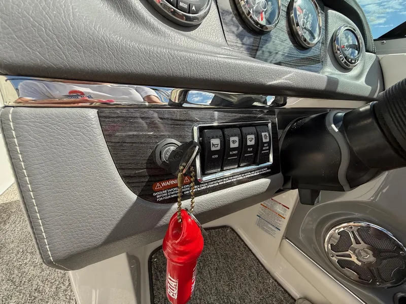 Slide: The Image of Chaparral 226 SSi 2014 - 18