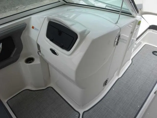 Slide: The Image of Robalo R247 2022 - 16