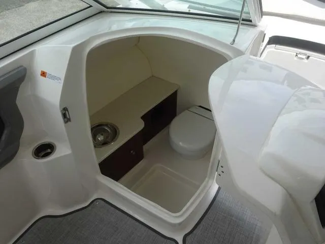 Slide: The Image of Robalo R247 2022 - 17