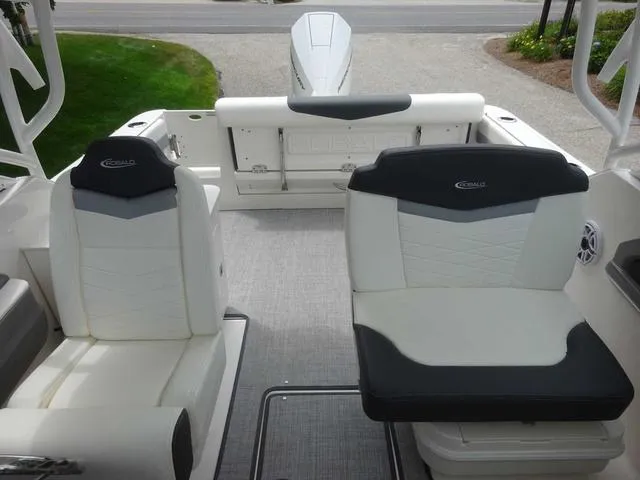 Slide: The Image of Robalo R247 2022 - 19