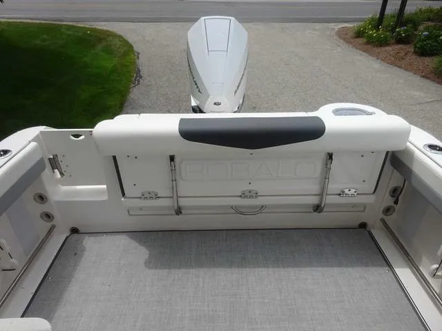 Slide: The Image of Robalo R247 2022 - 20