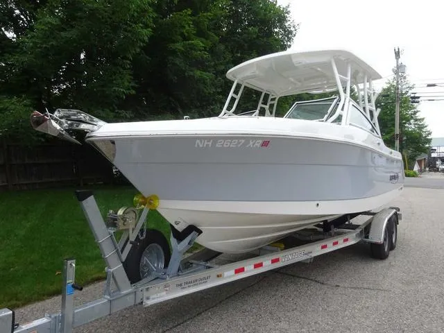 Slide: The Image of Robalo R247 2022 - 4