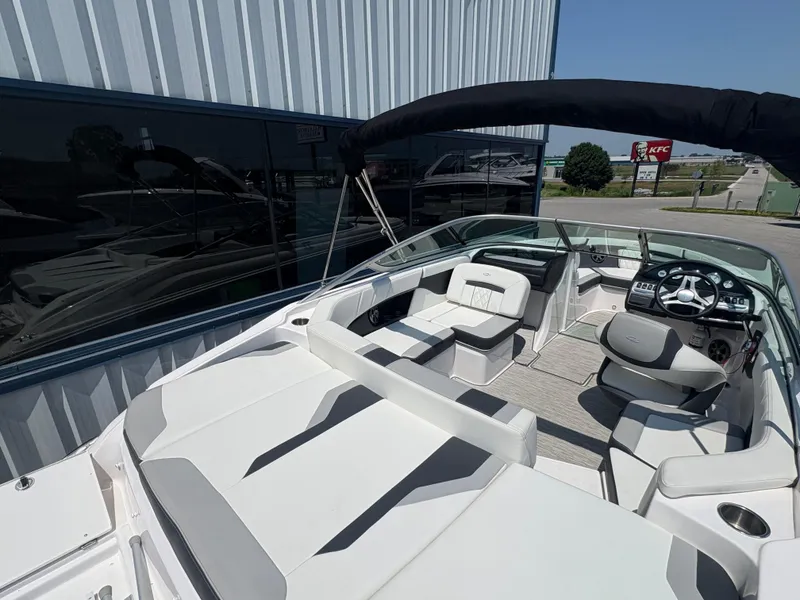 Slide: The Image of Regal 2000 ES 2019 - 3