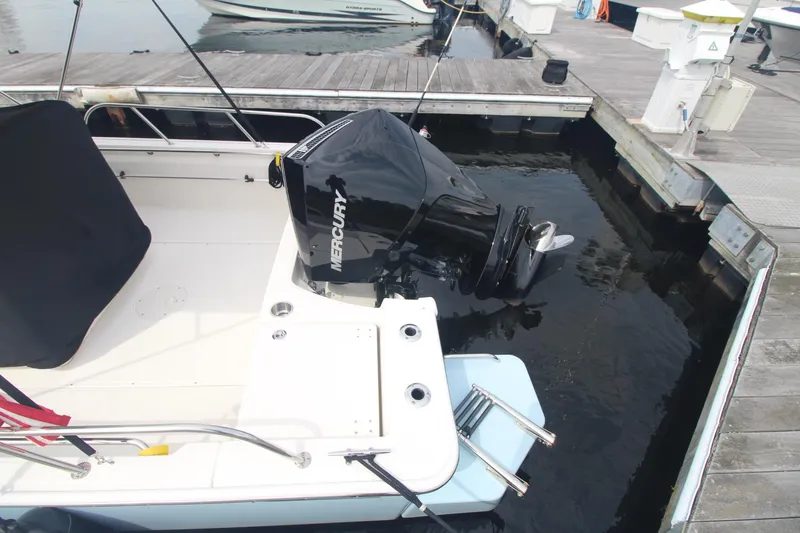 Slide: The Image of Boston Whaler 210 Montauk 2024 - 3