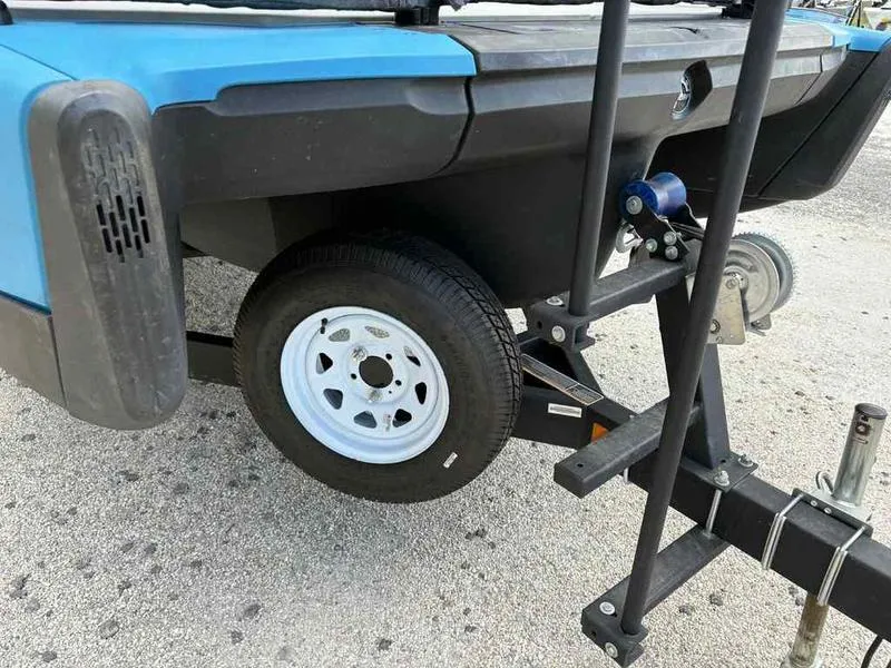 Slide: The Image of 2022 Sea-Doo SWITCH SPORT 21 trailer with wheel and hitch detail. - 7