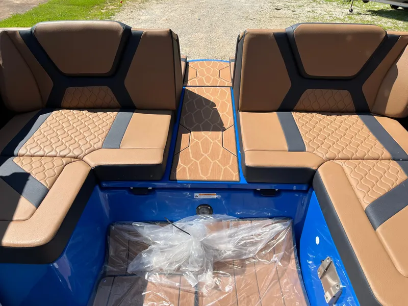 Slide: The Image of 2025 Yamaha Boats 222XD interior with tan and black seating, blue accents, and modern design. - 7