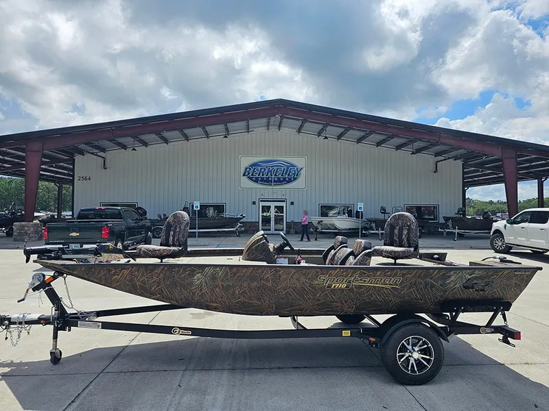 The Image of 2026 G3 Sportsman 1710 boat on trailer outside Berkeley Outdoors dealership. - 0