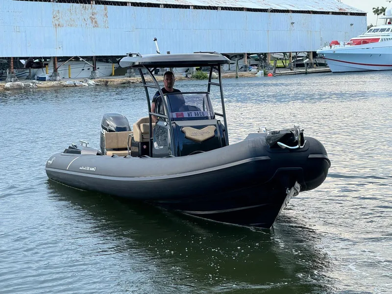 Slide: The Image of 2023 Ranieri CAYMAN 26 SPORT TOURING boat on water near dock. - 3