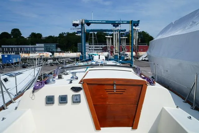 Slide: The Image of 1980 CAL 39 MK II Sloop in a boatyard, surrounded by other vessels and equipment. - 34