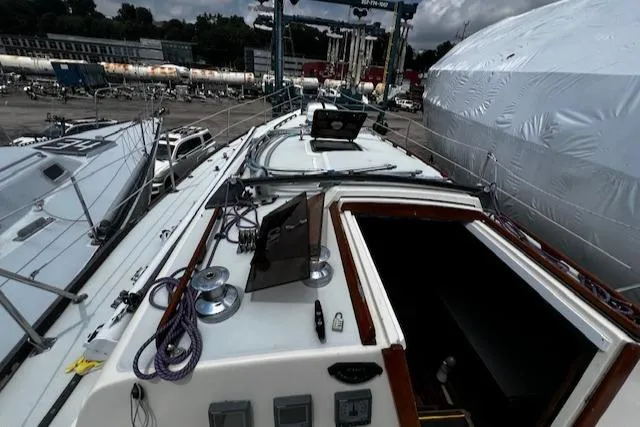 Slide: The Image of 1980 CAL 39 MK II Sloop sailboat deck with open hatch, docked at marina. - 42