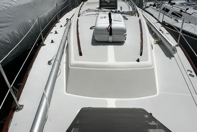 Slide: The Image of 1980 CAL 39 MK II Sloop deck view with lifelines and hatch. - 45