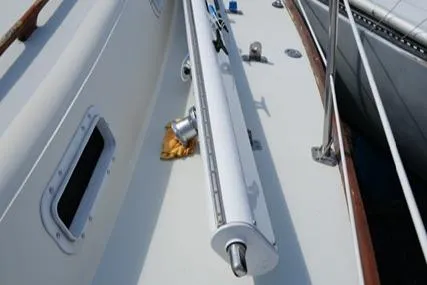 Slide: The Image of 1980 CAL 39 MK II Sloop deck with rigging and fittings. - 47