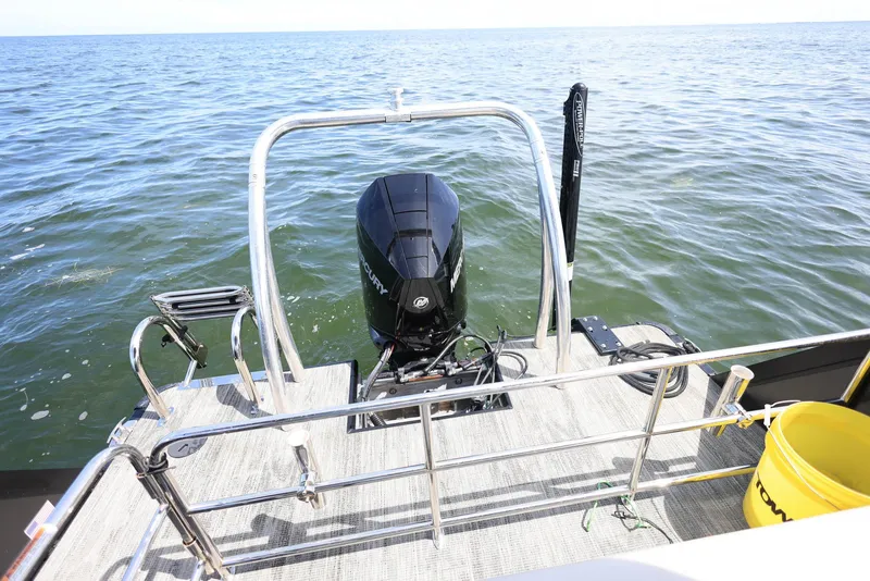 Slide: The Image of 2023 Viaggio DIAMANTE 23S boat with Mercury outboard motor on open water. - 16