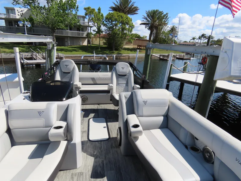 Slide: The Image of 2023 Viaggio DIAMANTE 23S boat interior with luxurious seating and modern design. - 20