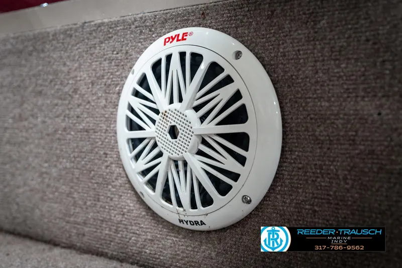 Slide: The Image of White Pyle speaker on 1997 Lund 1700 Pro Angler boat carpet. - 38