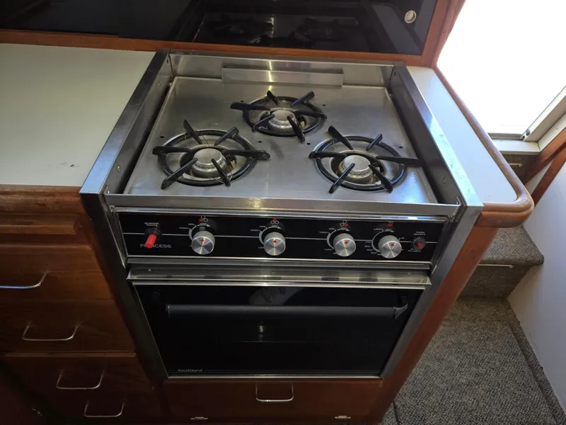 Slide: The Image of 1990 Tollycraft Sport Sedan kitchen stove with four burners and oven. - 47