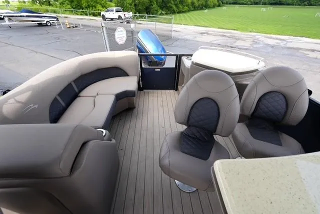 Slide: The Image of 2019 Bennington 25' Pontoon with plush seating and spacious deck area. - 14