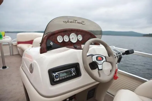 Slide: The Image of Manufacturer Provided Image: The console contains all you need: Mercury binnacle control box w/trim, toggle switches & gauges, drink holders & small items tray. There?s even a Sirius-capable AM/FM/CD stereo w/MP3 jack & 2 speakers. - 23