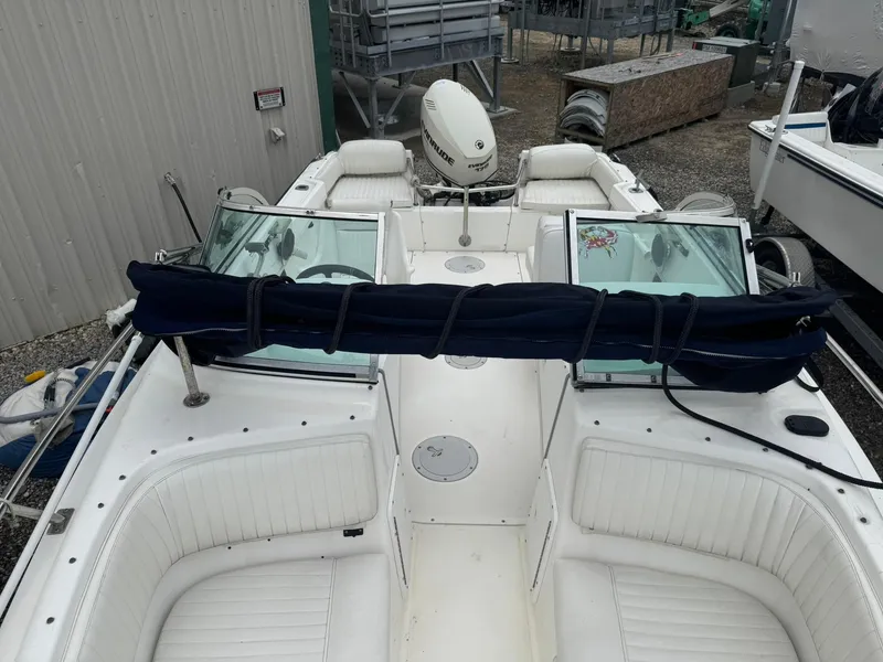 Slide: The Image of 1997 Boston Whaler 20 Dauntless boat with white seating and covered console. - 9