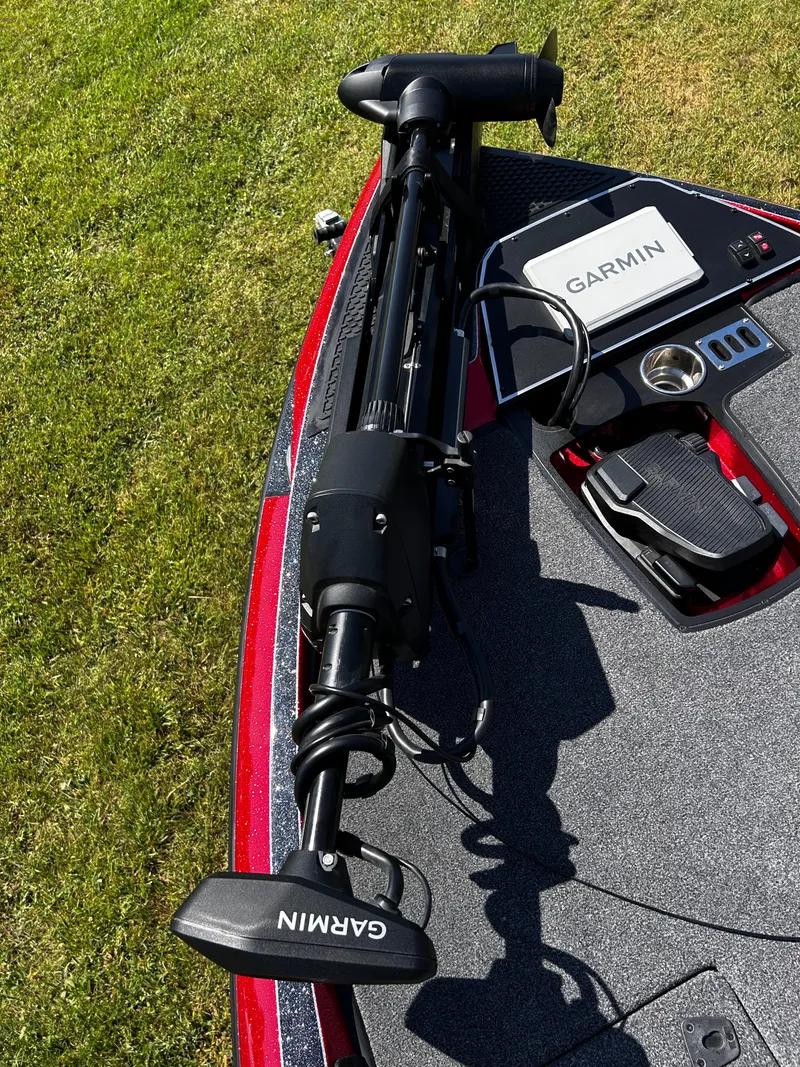 Slide: The Image of 2024 Ranger Z519 boat with Garmin trolling motor and foot pedal on grassy background. - 12