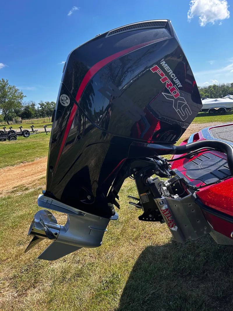 Slide: The Image of 2024 Ranger Z519 boat with Mercury Pro XS outboard motor on grassy field. - 18