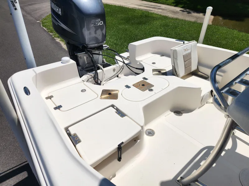 Slide: The Image of 2009 Pioneer 220 Bay Sport boat with Yamaha 250 engine, rear deck view. - 13