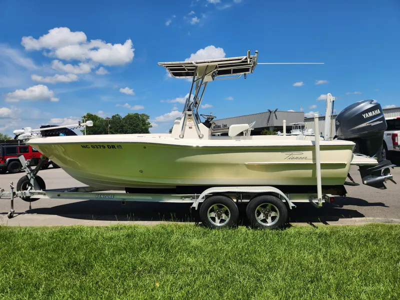 Slide: The Image of 2009 Pioneer 220 Bay Sport boat on trailer, sunny day, blue sky, grass foreground. - 6