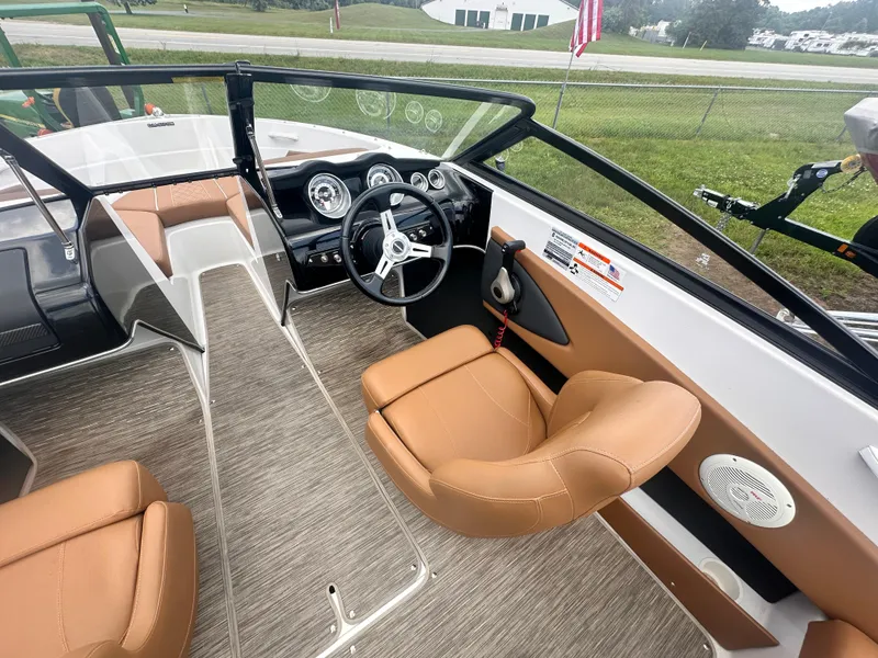 Slide: The Image of Glastron GT180 OPEN BOW 2019 - 5
