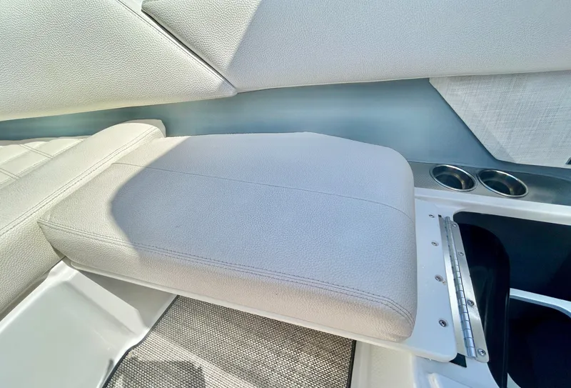 Slide: The Image of Cobalt R5 Surf 2020 - 18