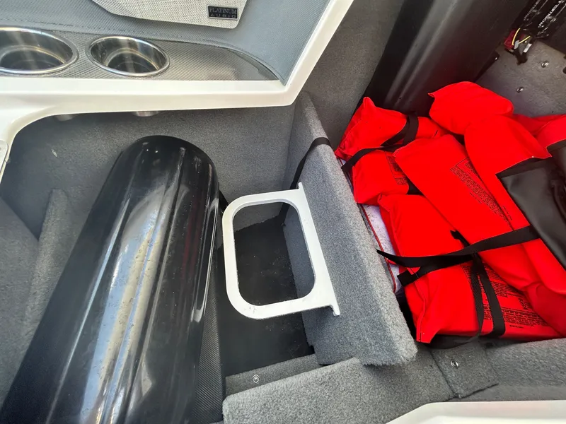 Slide: The Image of Cobalt R5 Surf 2020 - 20