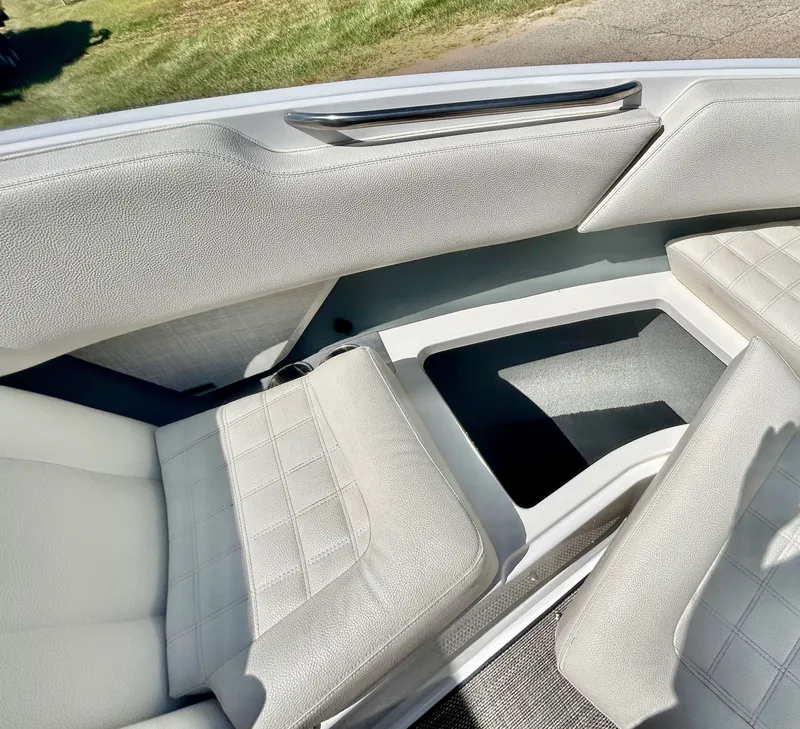 Slide: The Image of Cobalt R5 Surf 2020 - 25