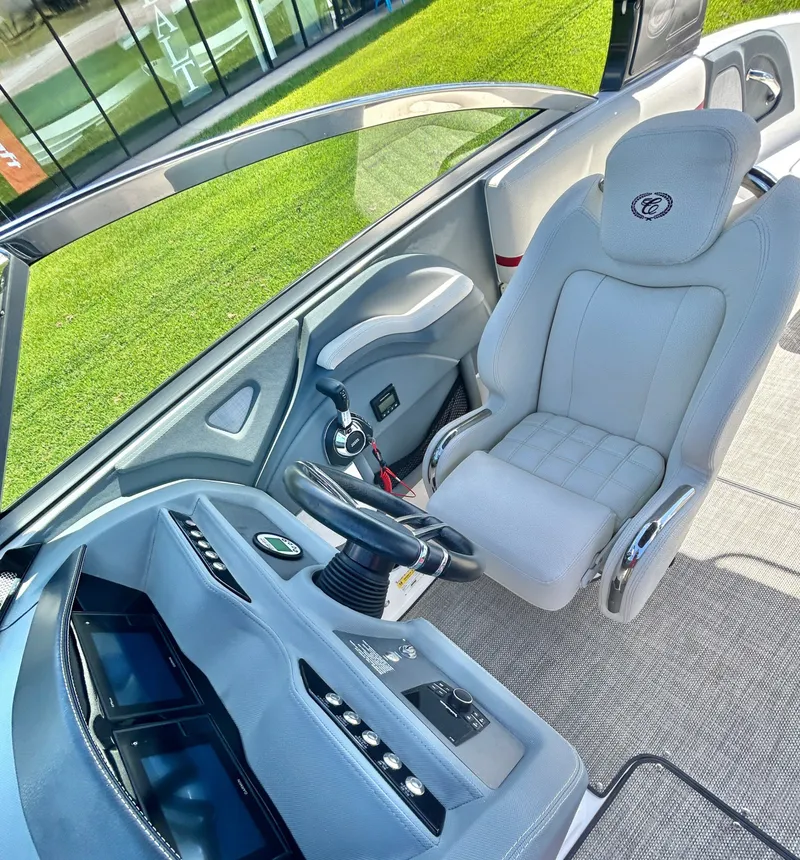 Slide: The Image of Cobalt R5 Surf 2020 - 27