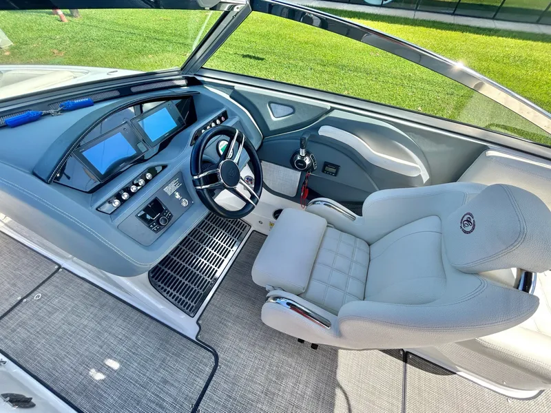 Slide: The Image of Cobalt R5 Surf 2020 - 32